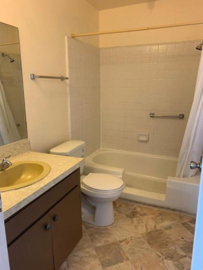 Deluxe Hotel Style Unit (B08)